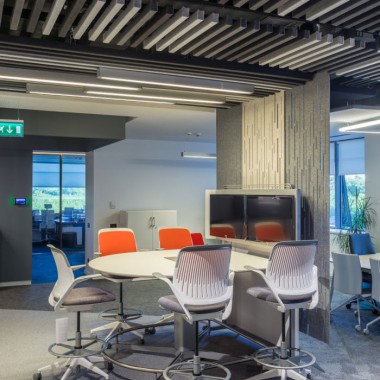 [华可可设计]以人为本理念下的办公室，通过工作习惯和行为，成为塑造个性的地方-#办公空间#办公设计#24581.jpg