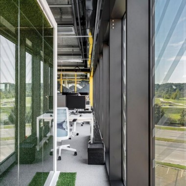 将员工的健康和幸福融入到工作场所设计中，立陶宛HELIS办事处  LAVA studio-#室内设计#工业风#26433.jpg
