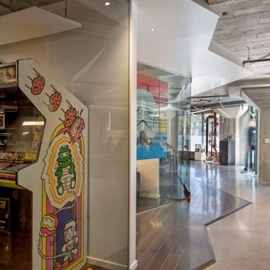 旧金山星际游戏办公室，顺应独特建筑设计的几何折面空间  Costa Brown-#室内设计#工业风#26112.jpg