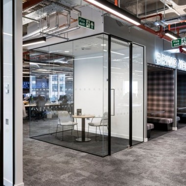 伦敦金融科技公司Revolut办公空间，工业风里的细腻触感  ThirdWay Interiors-#室内设计#工业风#软装设计#25797.jpg