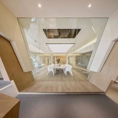 [办公空间] 有着建筑意味和未来感的办公室空间-#办公空间#4352.jpg