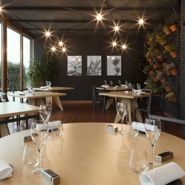 这间餐厅用绿植打破内外的隔阂 -#餐饮空间#现代#绿植墙#2864.jpg