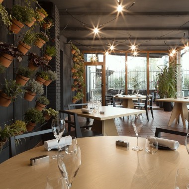 这间餐厅用绿植打破内外的隔阂 -#餐饮空间#现代#绿植墙#2869.jpg