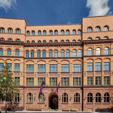 德国汉堡的Tortue酒店证明，政府大楼可以成功地改造成现代时尚酒店-#酒店#改造#艺术#7594.jpg