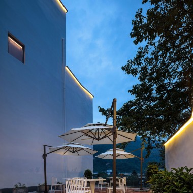 张家界·六甲设计酒店 -#青石板石材#灰瓦#红松木#12016.jpg