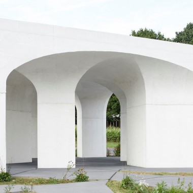 Gijs Van Vaerenbergh设计：拱形空间提供各个方向的环境面7742.jpg