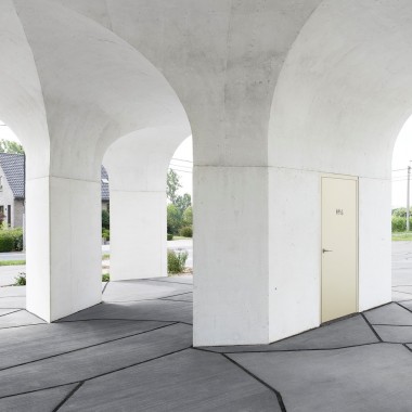 Gijs Van Vaerenbergh设计：拱形空间提供各个方向的环境面7744.jpg