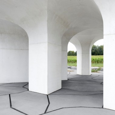 Gijs Van Vaerenbergh设计：拱形空间提供各个方向的环境面7753.jpg
