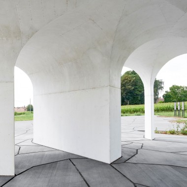 Gijs Van Vaerenbergh设计：拱形空间提供各个方向的环境面7755.jpg