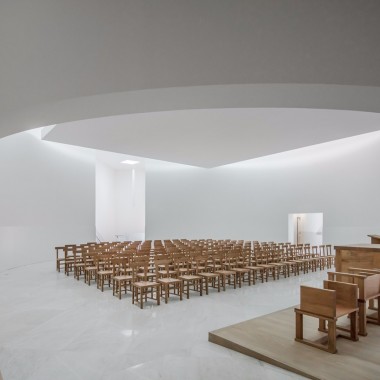法国南部教堂：光线混凝土塑造富有仪式感的宗教空间8800.jpg