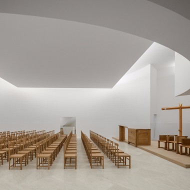 法国南部教堂：光线混凝土塑造富有仪式感的宗教空间8801.jpg