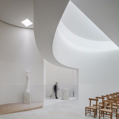 法国南部教堂：光线混凝土塑造富有仪式感的宗教空间8805.jpg