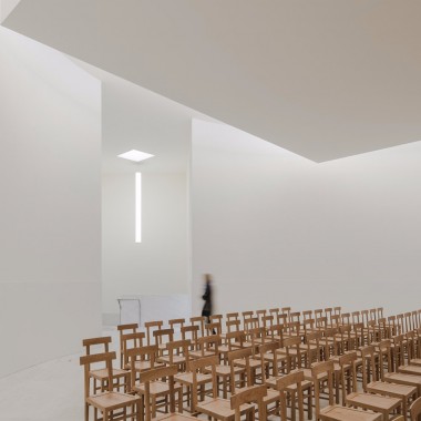 法国南部教堂：光线混凝土塑造富有仪式感的宗教空间8815.jpg