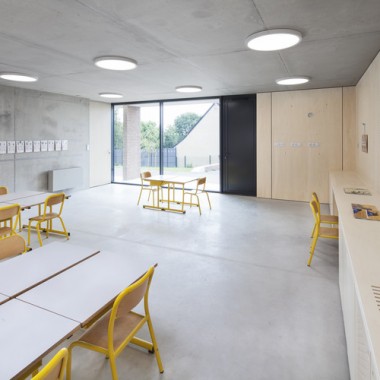裸露混凝土和光的多格局设计：法国拉库伊埃尔小学  Atelier 56S architectes7712.jpg