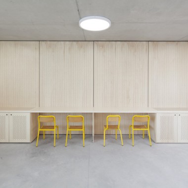裸露混凝土和光的多格局设计：法国拉库伊埃尔小学  Atelier 56S architectes7715.jpg