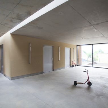 裸露混凝土和光的多格局设计：法国拉库伊埃尔小学  Atelier 56S architectes7716.jpg