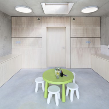 裸露混凝土和光的多格局设计：法国拉库伊埃尔小学  Atelier 56S architectes7718.jpg