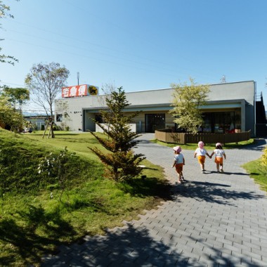 日本 NFB 幼儿园设计  HIBINOSEKKEI工作室+ 幼儿园设计品牌 Youji no Shiro5891.jpg