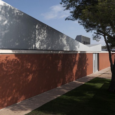 圣特蕾莎耶稣学校新入口  Peñín Architects2341.jpg
