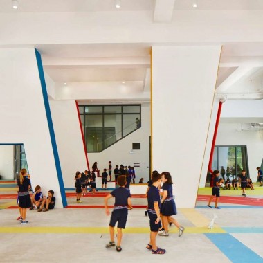 香港法语国际学校，亨宁·拉森为儿童营造与世隔绝的彩色世界 2852.jpg