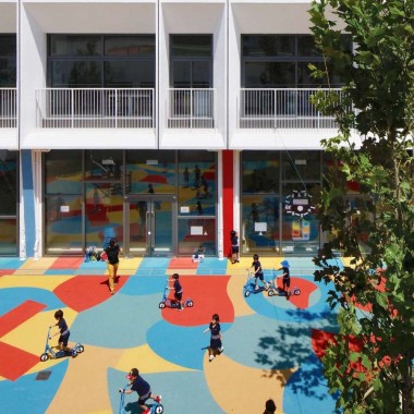 香港法语国际学校，亨宁·拉森为儿童营造与世隔绝的彩色世界 2853.jpg