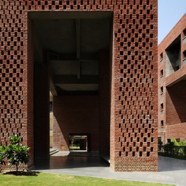 印度管理综合研究所学生宿舍，“有眼”红砖营造微街区空间  Morphogenesis 3450.jpg