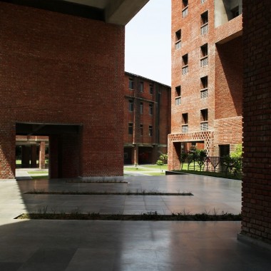 印度管理综合研究所学生宿舍，“有眼”红砖营造微街区空间  Morphogenesis 3453.jpg