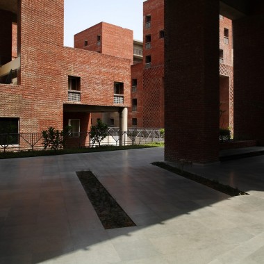 印度管理综合研究所学生宿舍，“有眼”红砖营造微街区空间  Morphogenesis 3455.jpg