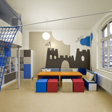 德国儿童精神疾病医院的装饰13701.jpg
