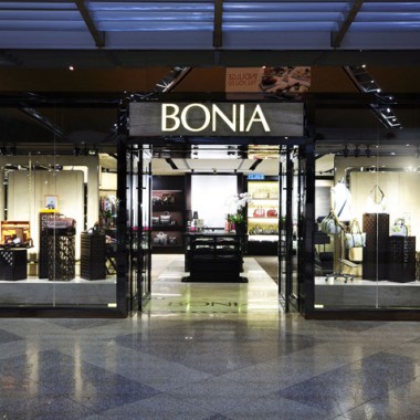 BONIA训设计的时装商店，吉隆坡   马来西亚10944.jpg