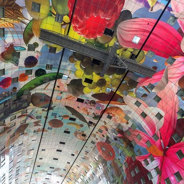 [购物中心] A Colorful 36,000 Sq Ft Mural Covers The Ceiling Of This New Market Hall21794.jpg