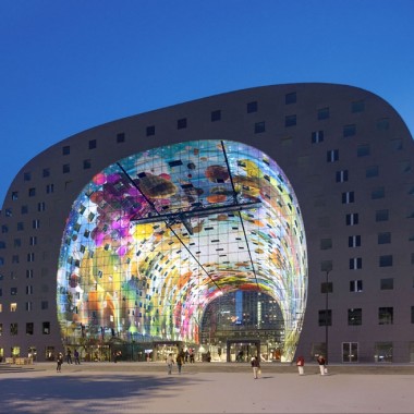 [购物中心] A Colorful 36,000 Sq Ft Mural Covers The Ceiling Of This New Market Hall21797.jpg