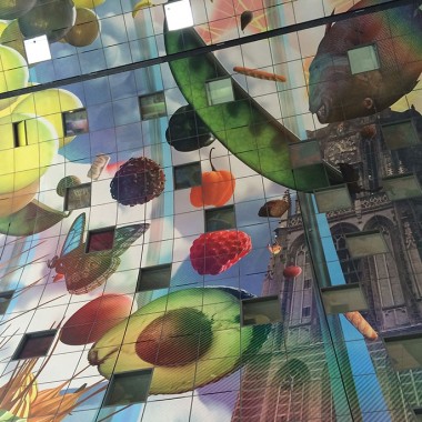 [购物中心] A Colorful 36,000 Sq Ft Mural Covers The Ceiling Of This New Market Hall21799.jpg