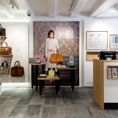 Claessens Erdmann设计的阿姆斯特丹Museumwinkel包袋专卖店9969.jpg
