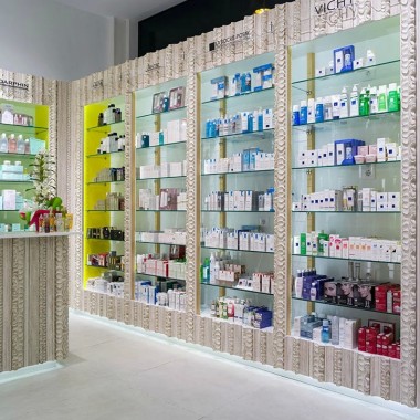西班牙特内里费岛的Farmacia SantaCruz小药店28300.jpg
