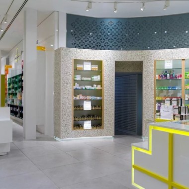 西班牙特内里费岛的Farmacia SantaCruz小药店28302.jpg