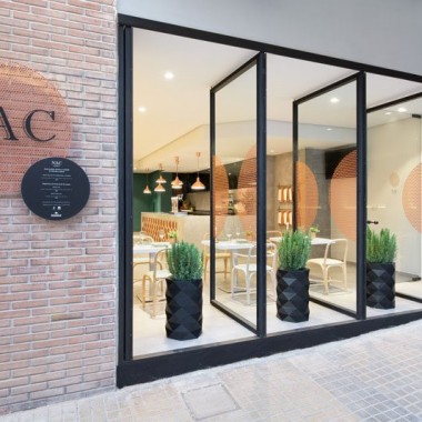 西班牙：新开的餐厅里铜是一种设计元素6006.jpg
