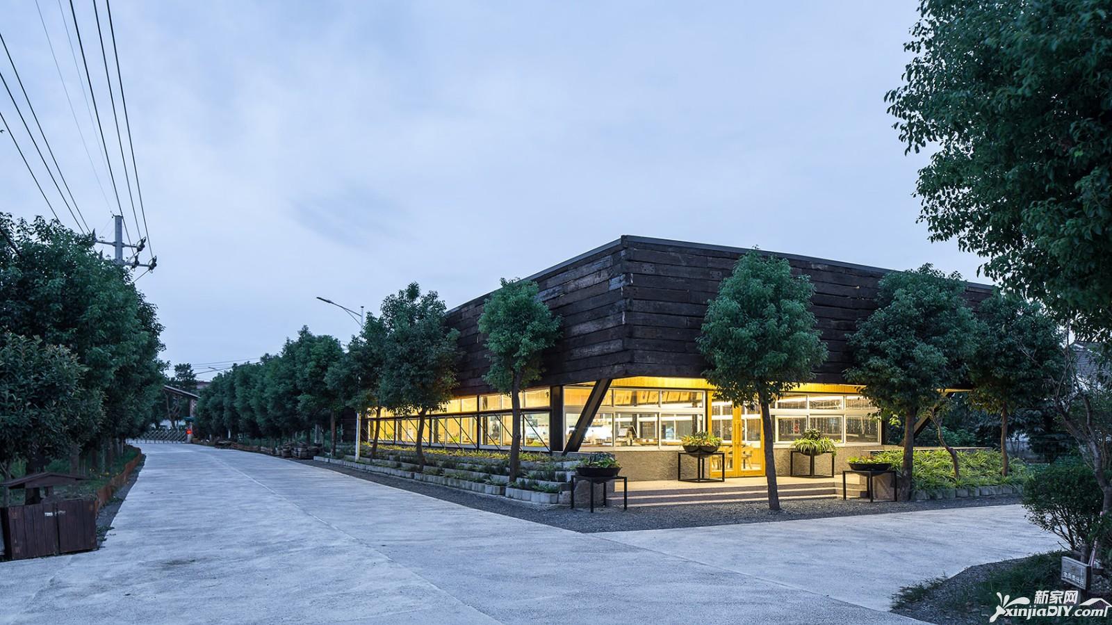 以靠建筑:桐乡 华腾猪舍里烤肉店