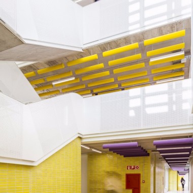 巴塞罗那中学，建筑的亮黄=青年的活力6330.jpg