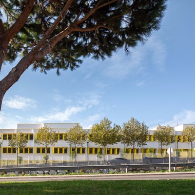 巴塞罗那中学，建筑的亮黄=青年的活力6331.jpg