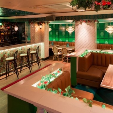 缤纷童话色彩的创意Barrio East伦敦餐厅空间17260.jpg