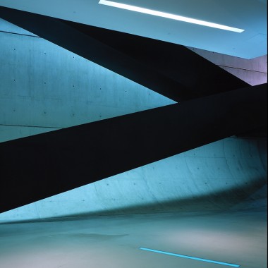 AD 经典 罗森塔尔当代艺术中心  扎哈·哈迪德事务所（Zaha Hadid Architects）27530.jpg