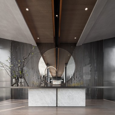 唐忠汉新作 - 售楼中心如何用片墙、线条、光线打造非凡质感15645.jpg