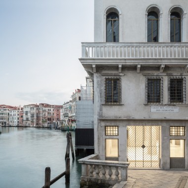 威尼斯知名历史建筑的商场改建  OMA23541.jpg