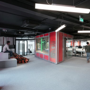Techpump Headquarters：霓虹色彩办公空间3212.jpg