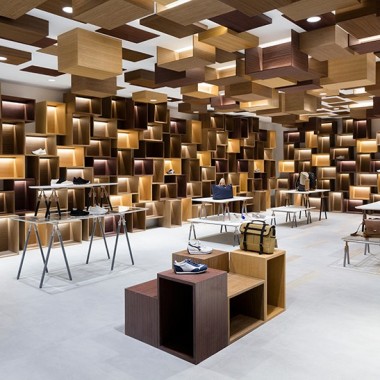 木头盒子堆叠的空间——日本 casual 鞋店  nendo设计8370.jpg