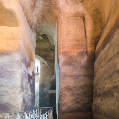 地下洞穴之城“马泰拉”的历史，从地下贫民窟到欧洲学问之都 7313.jpg