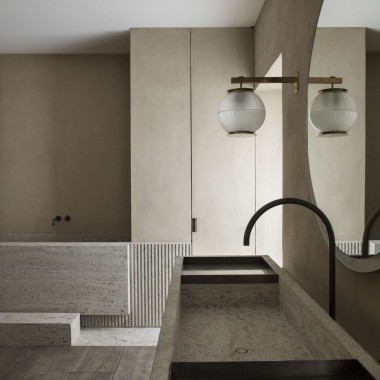 Nicolas Schuybroek Architects：古董与原始结合 浴室沙龙23669.jpg