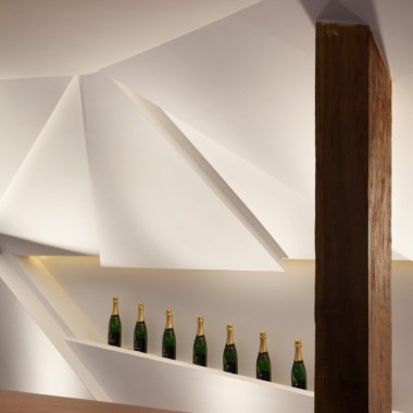 [酒吧] Studio Otto Felix Design Nosotros Bar Featuring A Faceted Sculptural Wall12445.jpg