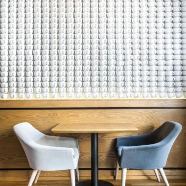 波兰Gdynia：2740个茶杯被用来在这个咖啡馆里创建一个特色墙4974.jpg
